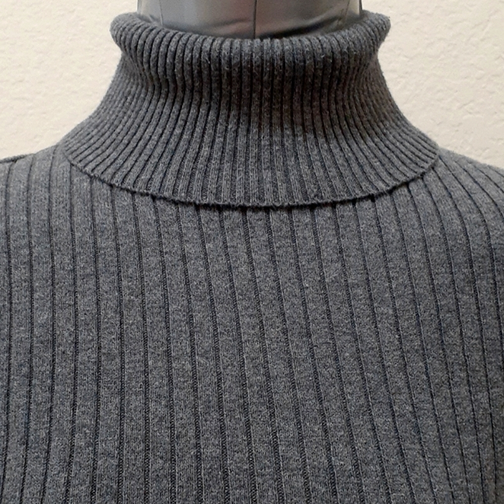 Turtle Neck Rib-Knit Tee - Picture 4 of 5